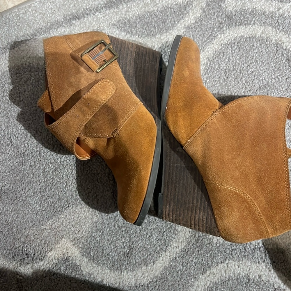 Luck Brand caramel color suede boots